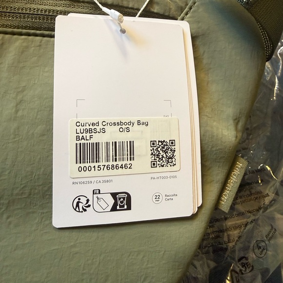 lululemon Curved  Crossbody Bag 3L-NWT - Picture 6 of 10